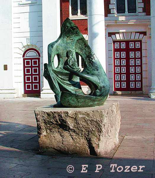 'Mother and Child' sculpture, image  E.P.Tozer