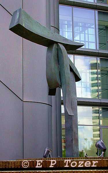 'Sun Life of Canada Sculpture', image  E.P.Tozer